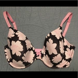 Victoria’s Secret 34DD bra